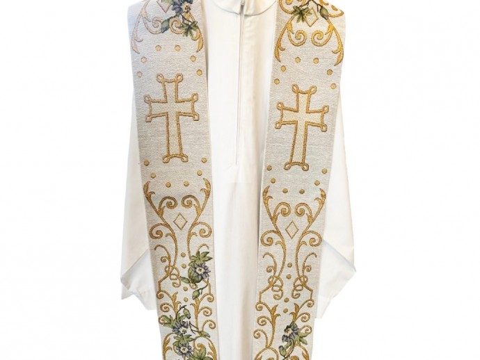 Stola con croci e fiori ricamati